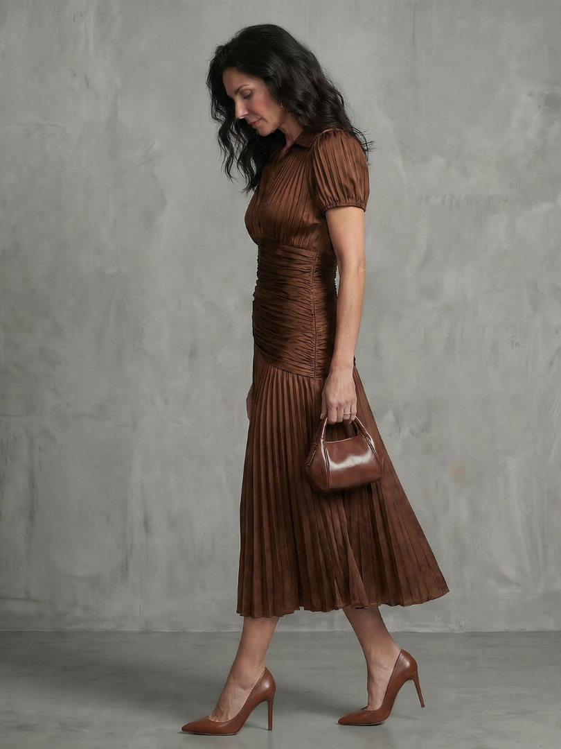 Theodora | Sukienka midi z plisowanym pasem i paskami