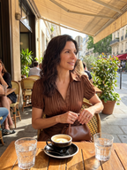 Theodora | Sukienka midi z plisowanym pasem i paskami