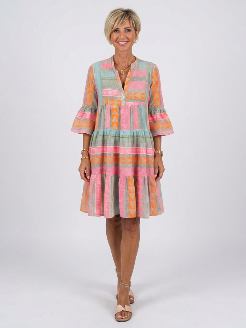 Maelle | Sukienka z geometrycznym nadrukiem, dekolt w serek, warstwowa, do kolan