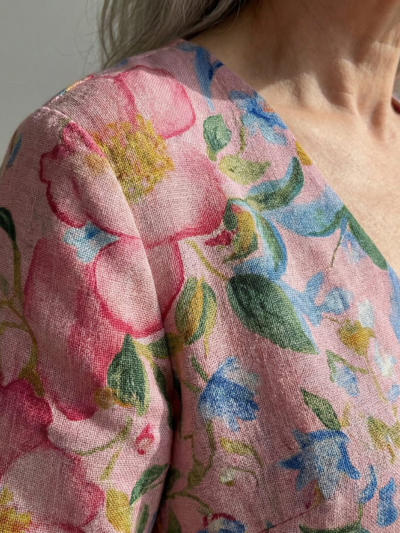 Julien | Kwiatowa Midi Sukienka w Jasnym Odcieniu