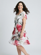 Keoni | Miękka sukienka w kwiaty o długości do kolan