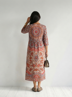 Logan | Midi Sukienka o Zrównoważonym Kroju