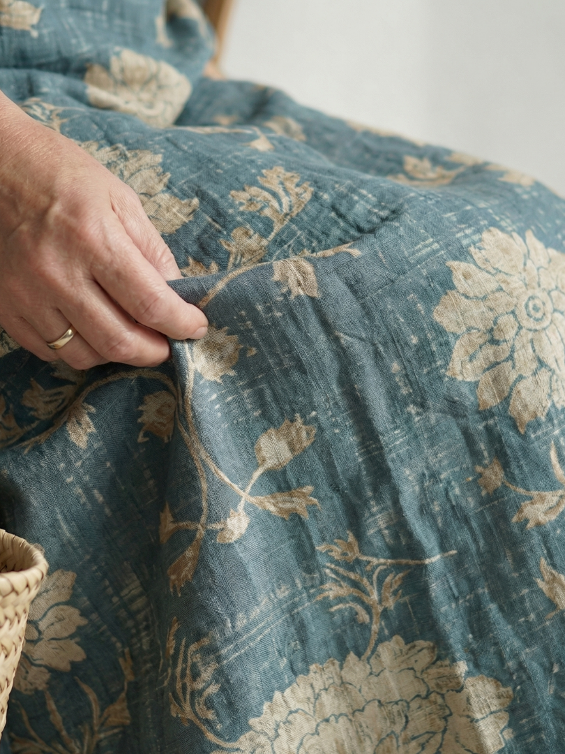 Skye | Sukienka midi w delikatny kwiatowy wzór