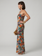 Larkin | Dopasowana Maxi Sukienka w Wielokolorowy Wzór Skali