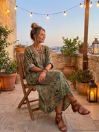 Aleta | Midi sukienka z haftem, z przodu zapinana na guziki, z dużymi kieszeniami