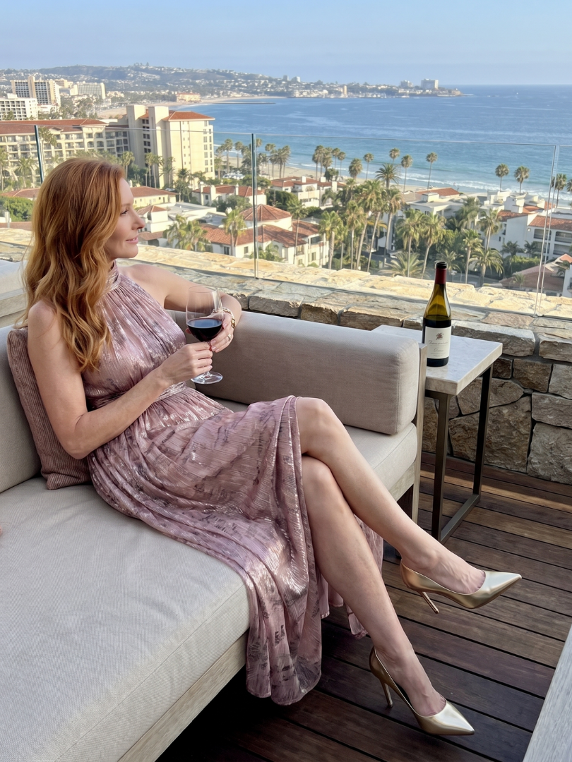 Imogen | Sukienka midi bez rękawów z teksturowanym wykończeniem