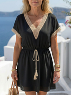 Pira | Sukienka z krótkim rękawem z koronkowym wykończeniem