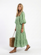 Apolline | Sukienka midi z dekoltem w serek i rękawami 3/4